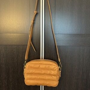 Madwell Transport Leather Camera Bag, Puff Edition—Tan / Timber Beam